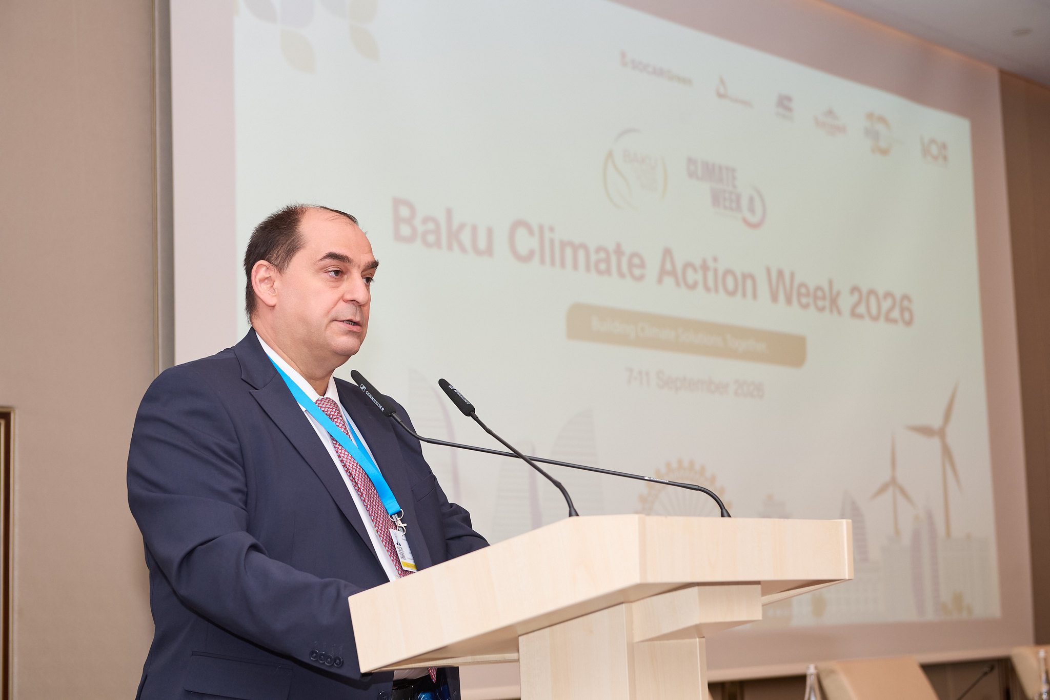 "Bakı İqlim Fəaliyyəti Həftəsi" çərçivəsində yaşıl enerji sənayesinin inkişafına həsr olunmuş panel sessiyası keçirilib